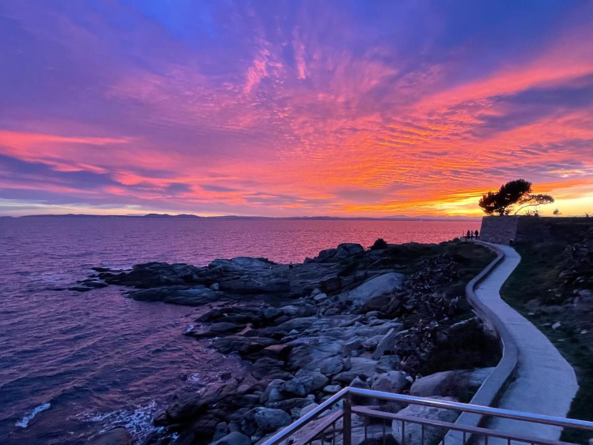 Magnifique Appartement En Front De Mer, Caneylles Roses Bagian luar foto