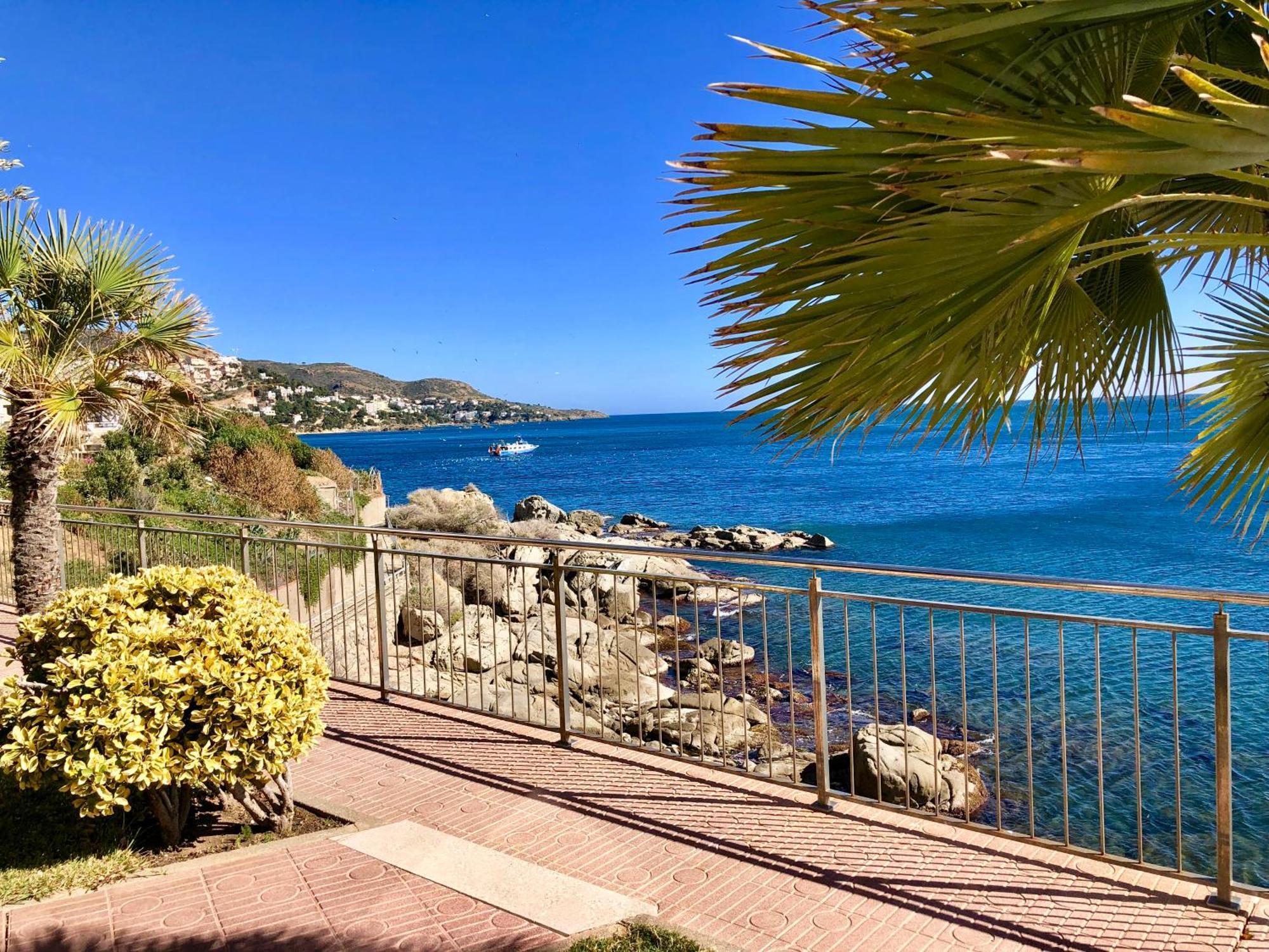Magnifique Appartement En Front De Mer, Caneylles Roses Bagian luar foto