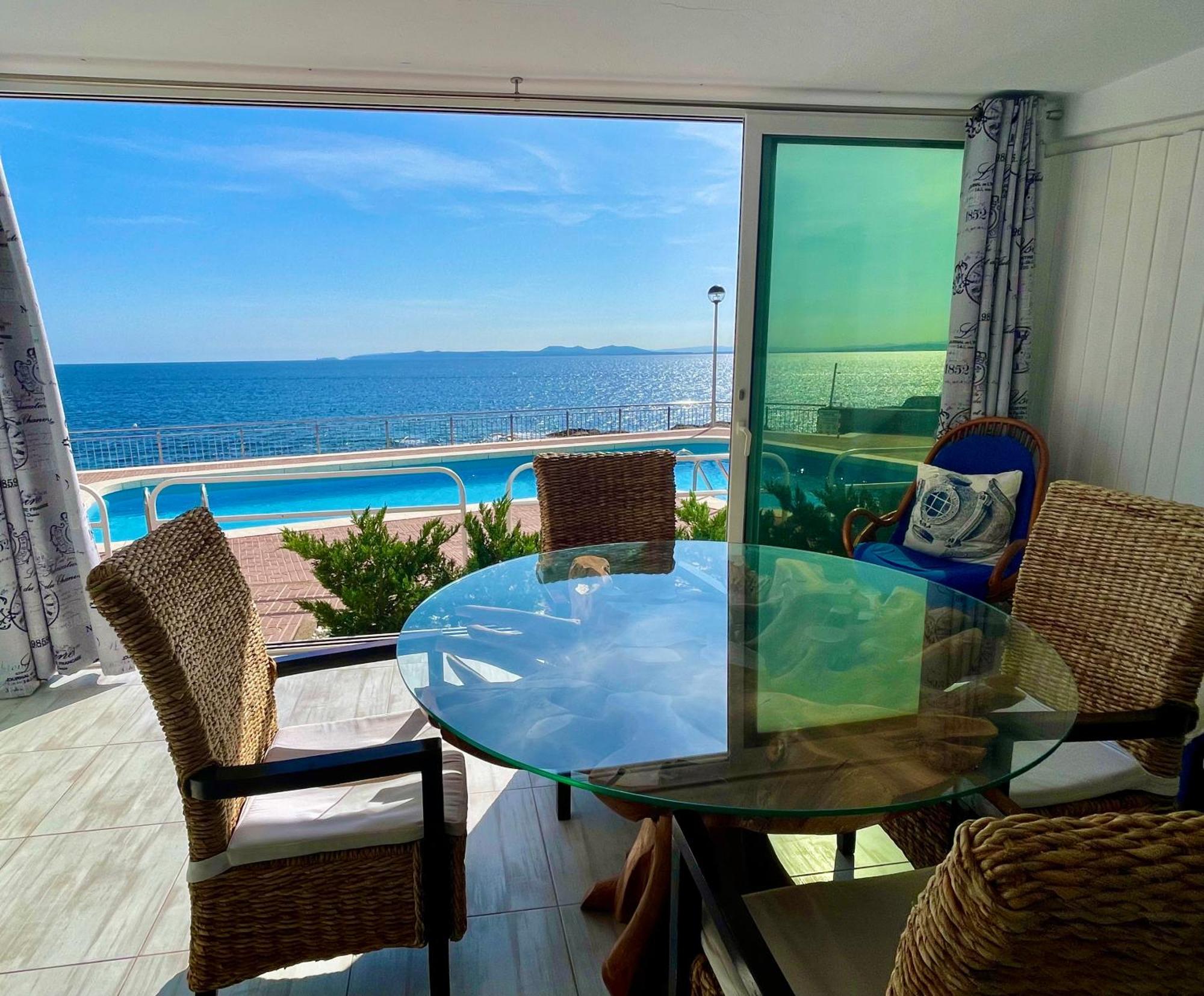 Magnifique Appartement En Front De Mer, Caneylles Roses Bagian luar foto