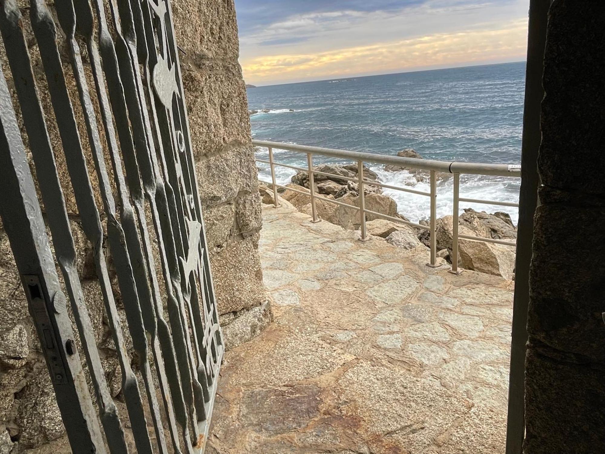 Magnifique Appartement En Front De Mer, Caneylles Roses Bagian luar foto